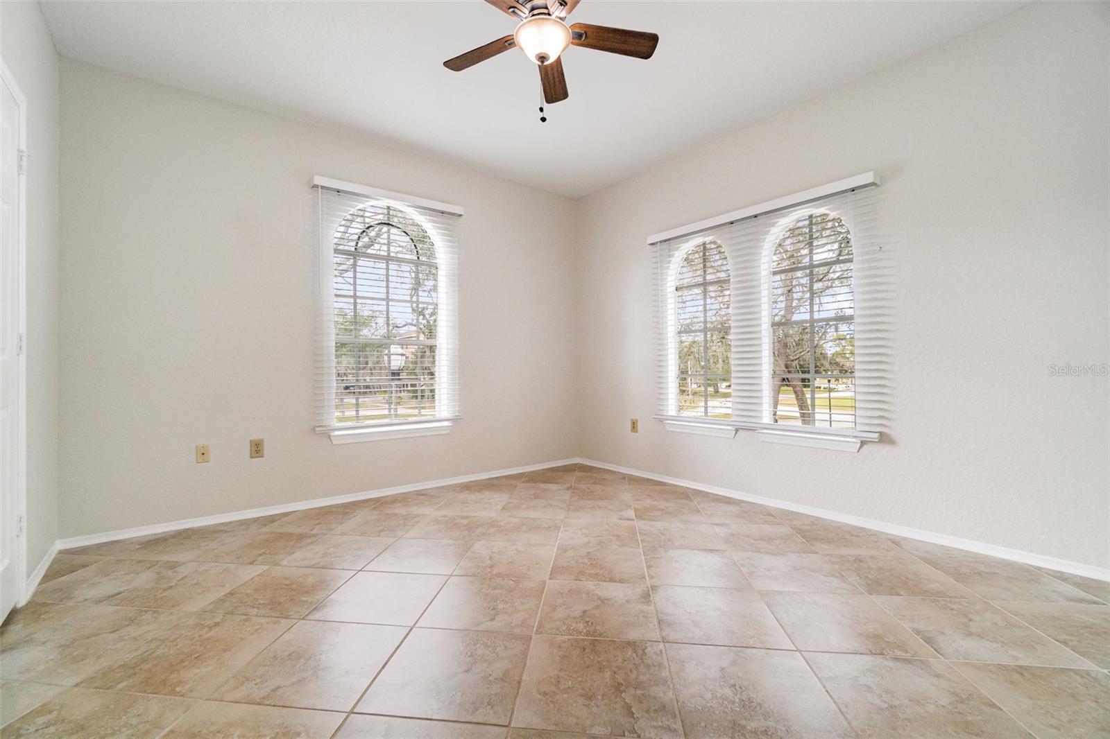 Image 22 of 31 For 138 Villa Di Este Terrace 208