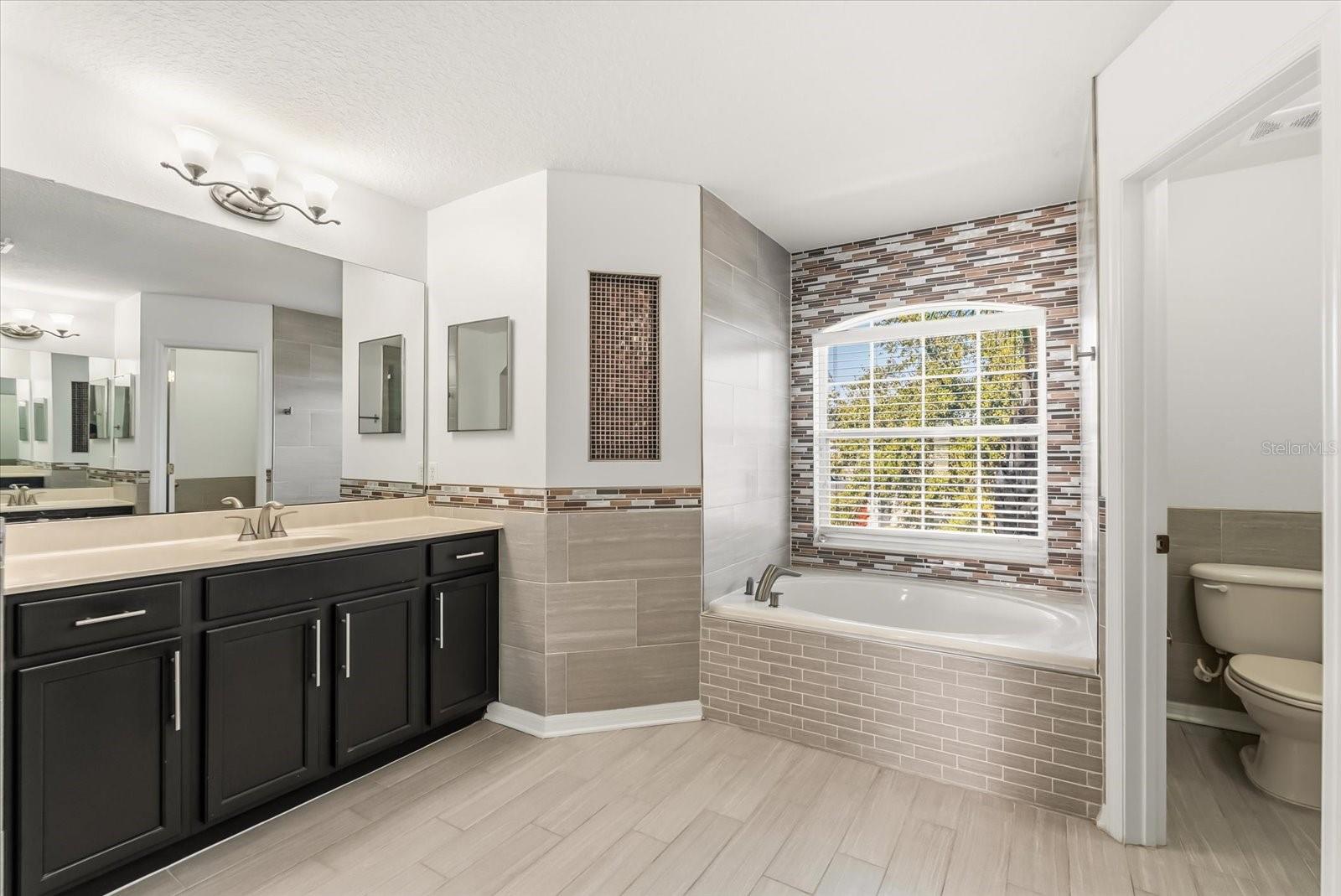 Image 22 of 41 For 13156 Moro Court