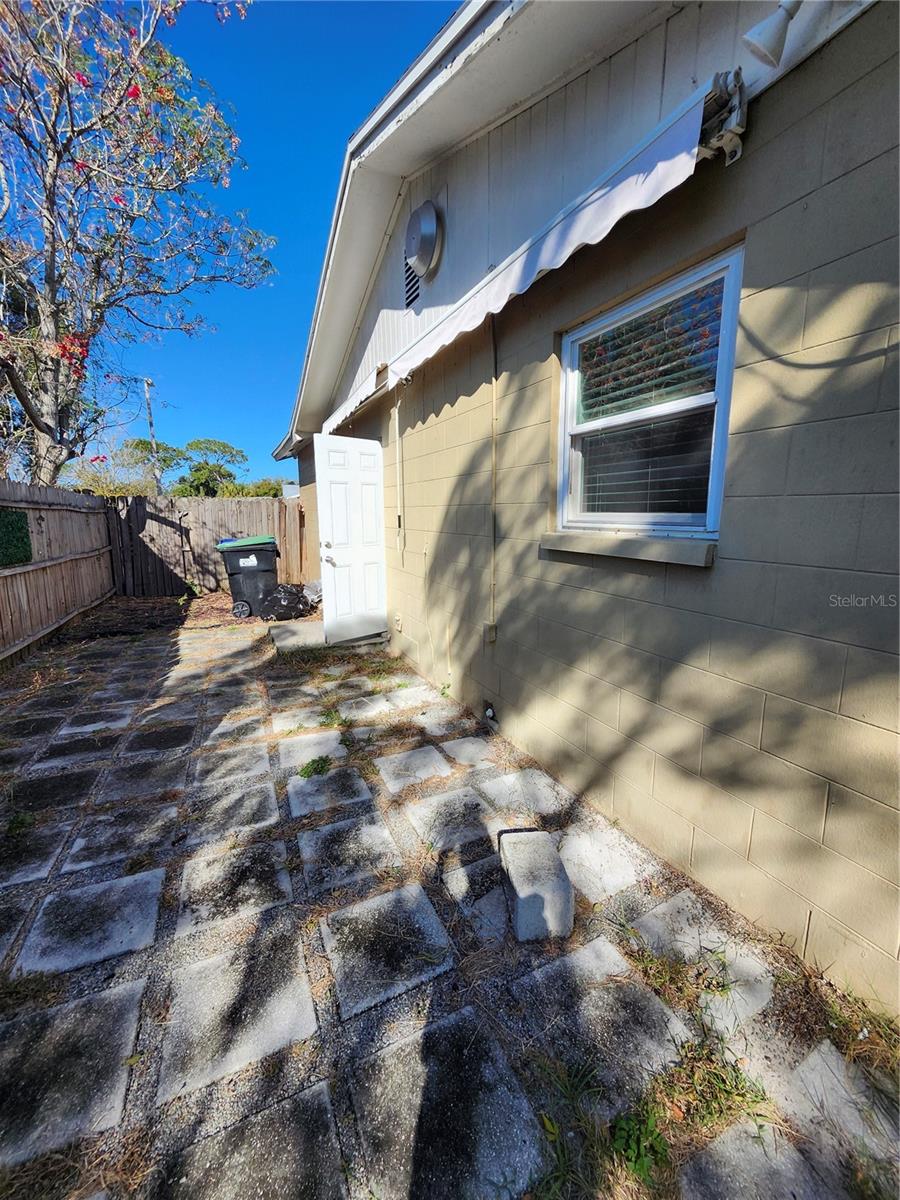 Image 3 of 18 For 4728 Okeefe Street