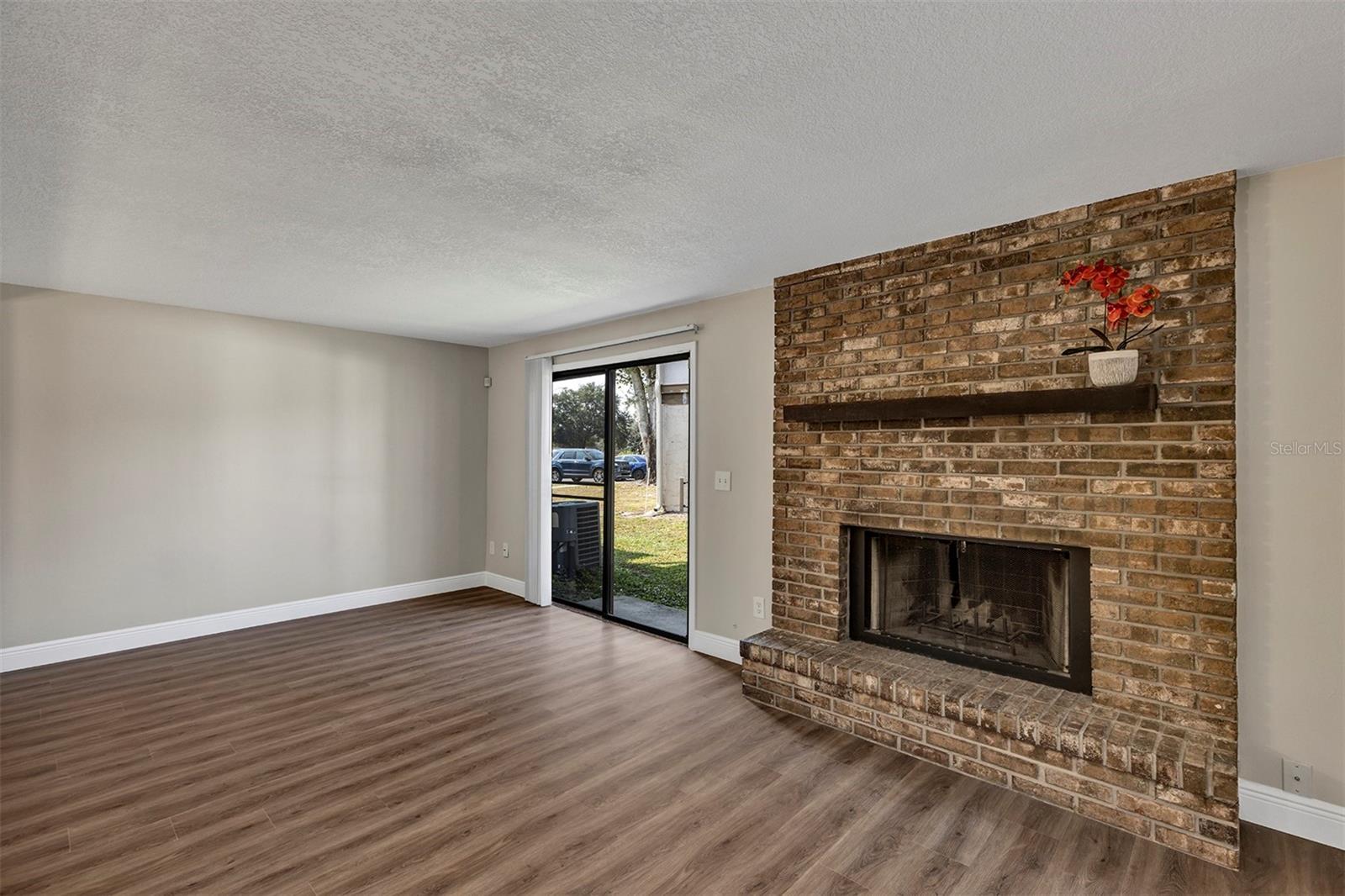 Image 13 of 28 For 4904 Silver Oaks Village C