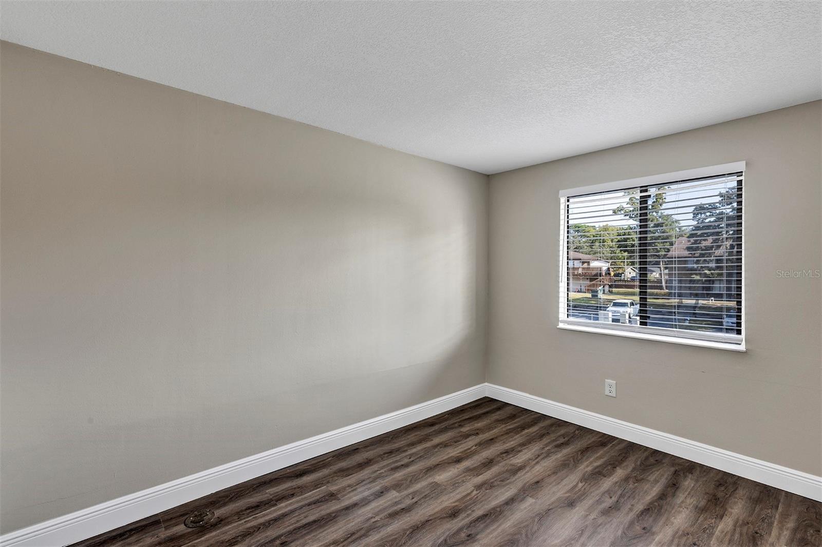 Image 17 of 28 For 4904 Silver Oaks Village C