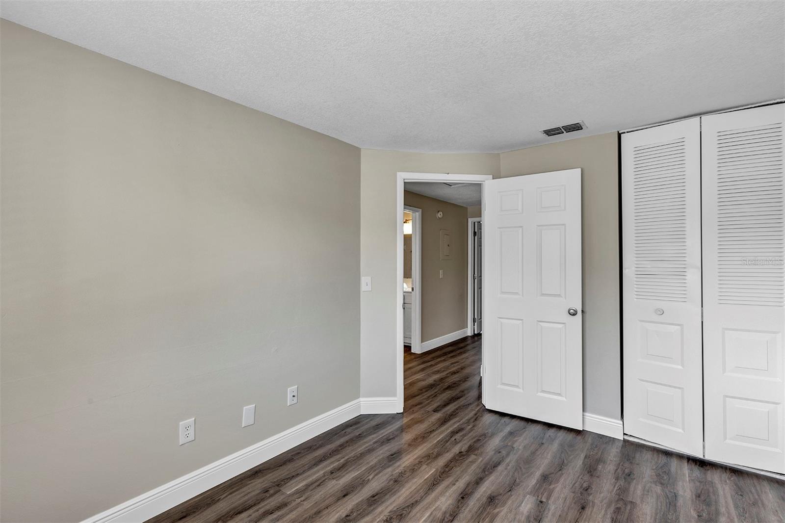 Image 19 of 28 For 4904 Silver Oaks Village C