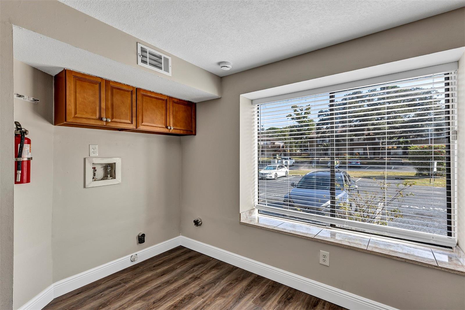 Image 7 of 28 For 4904 Silver Oaks Village C