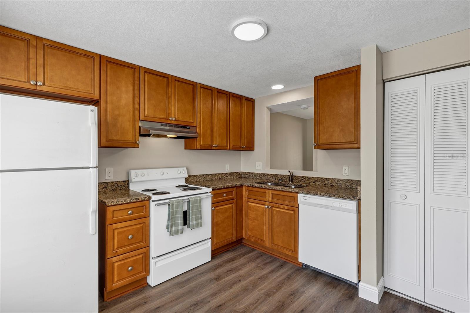 Image 8 of 28 For 4904 Silver Oaks Village C