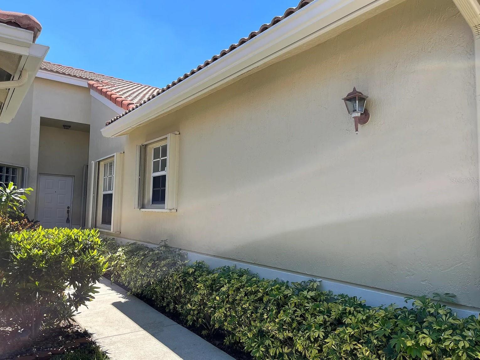 Image 2 of 18 For 6070 Heliconia Road Road