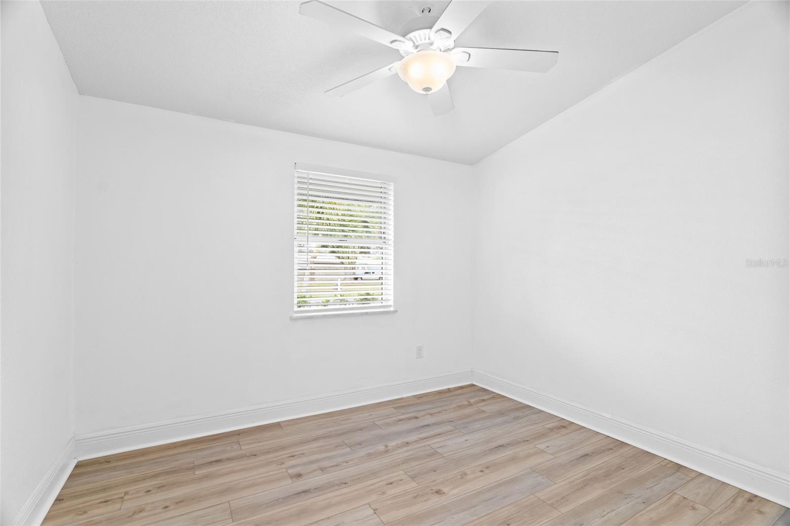 Image 11 of 27 For 1191 Daytona Drive Ne