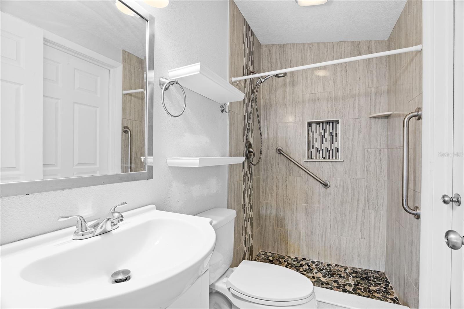 Image 14 of 27 For 1191 Daytona Drive Ne