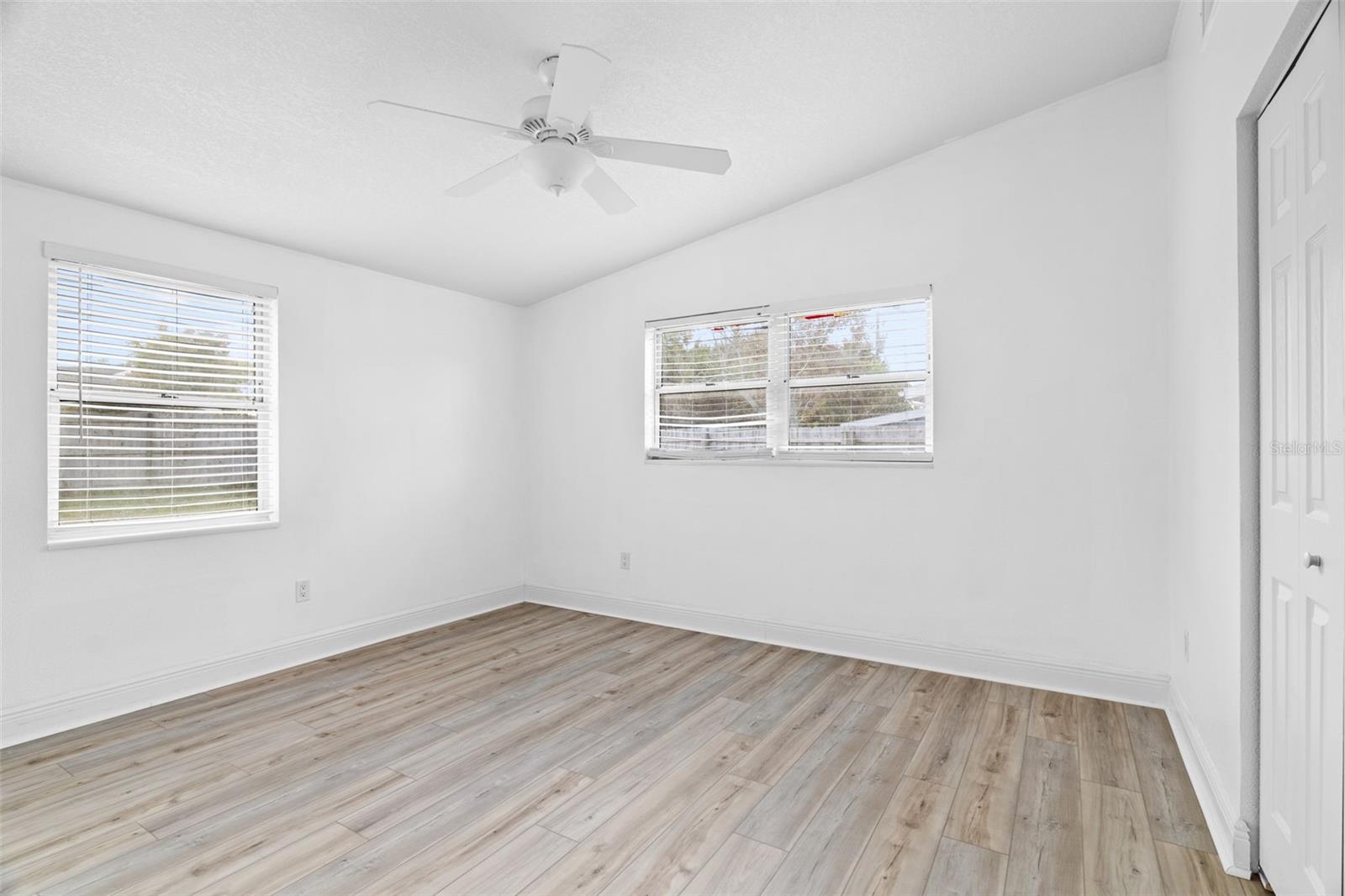 Image 15 of 27 For 1191 Daytona Drive Ne