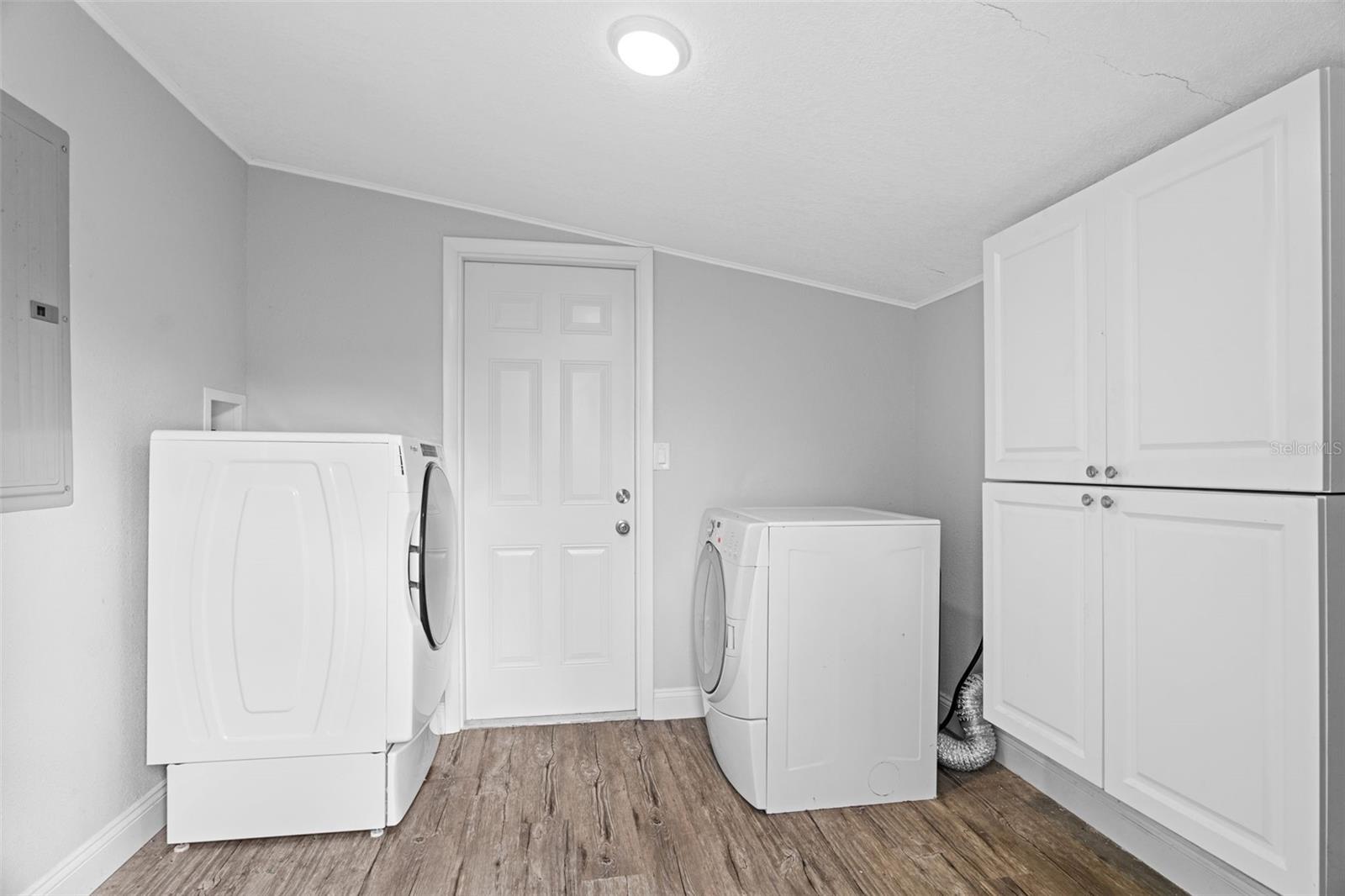 Image 18 of 27 For 1191 Daytona Drive Ne