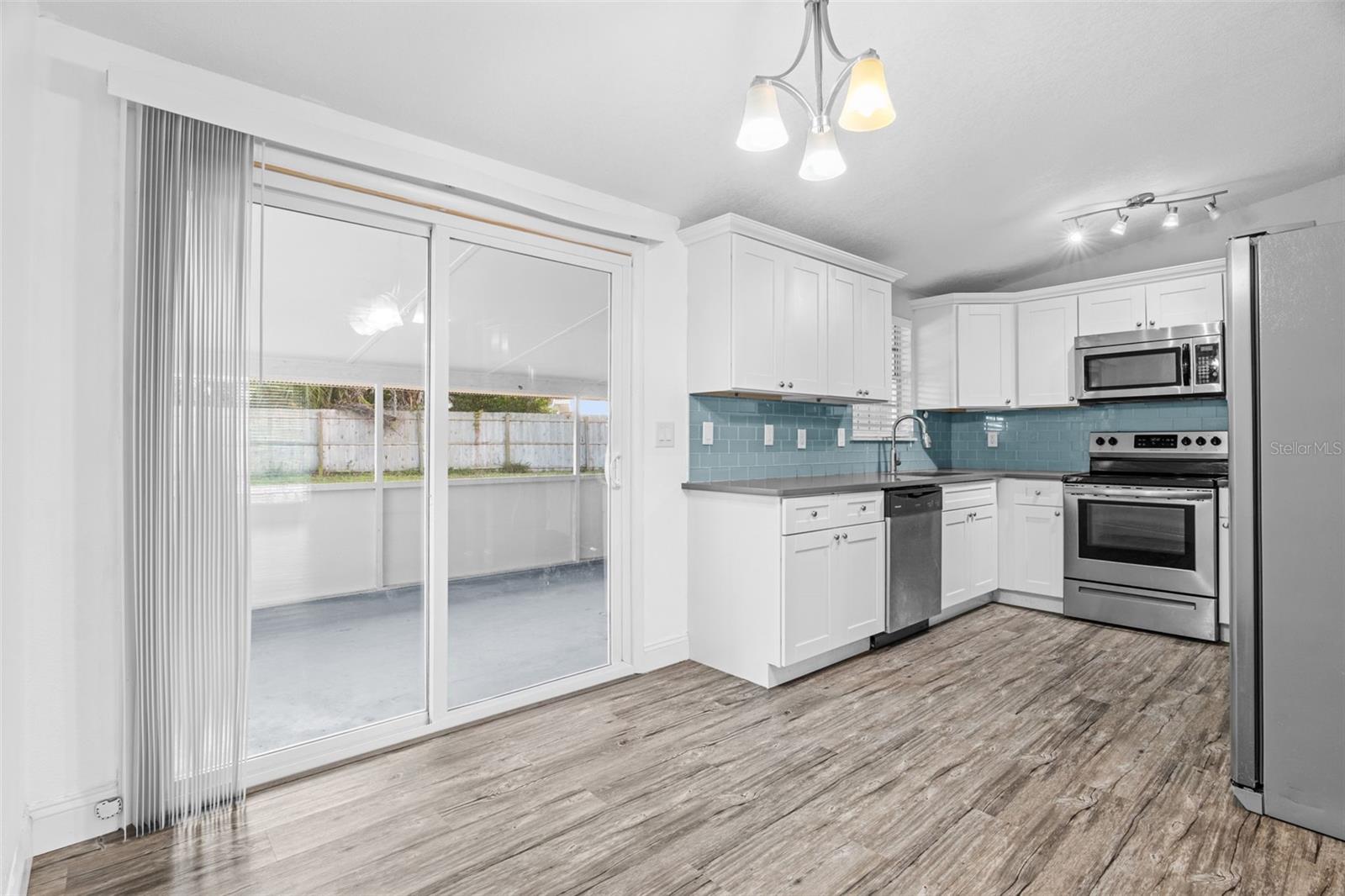 Image 21 of 27 For 1191 Daytona Drive Ne