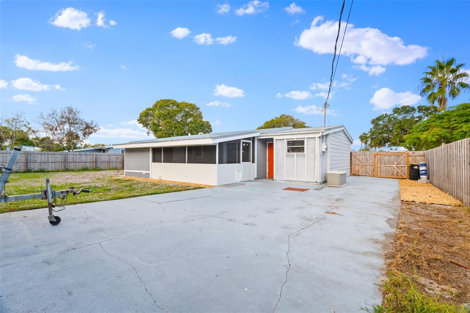 Image 26 of 27 For 1191 Daytona Drive Ne