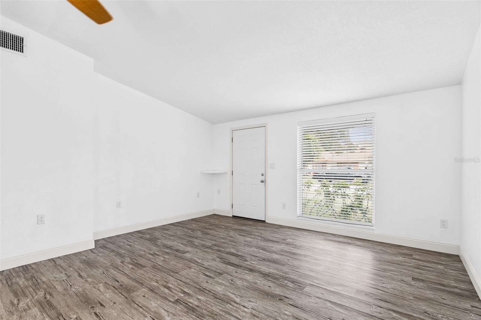 Image 4 of 27 For 1191 Daytona Drive Ne