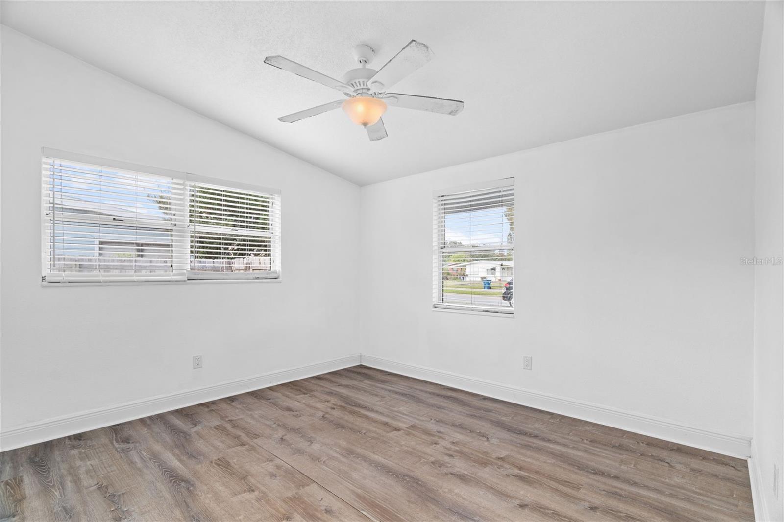 Image 7 of 27 For 1191 Daytona Drive Ne