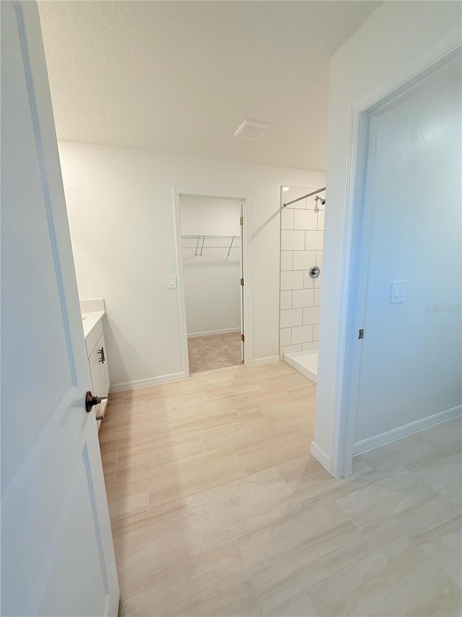 Image 15 of 27 For 17602 Pleasantview Boulevard