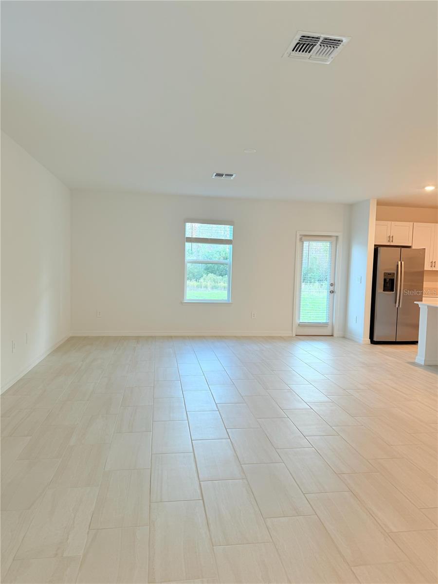 Image 4 of 27 For 17602 Pleasantview Boulevard