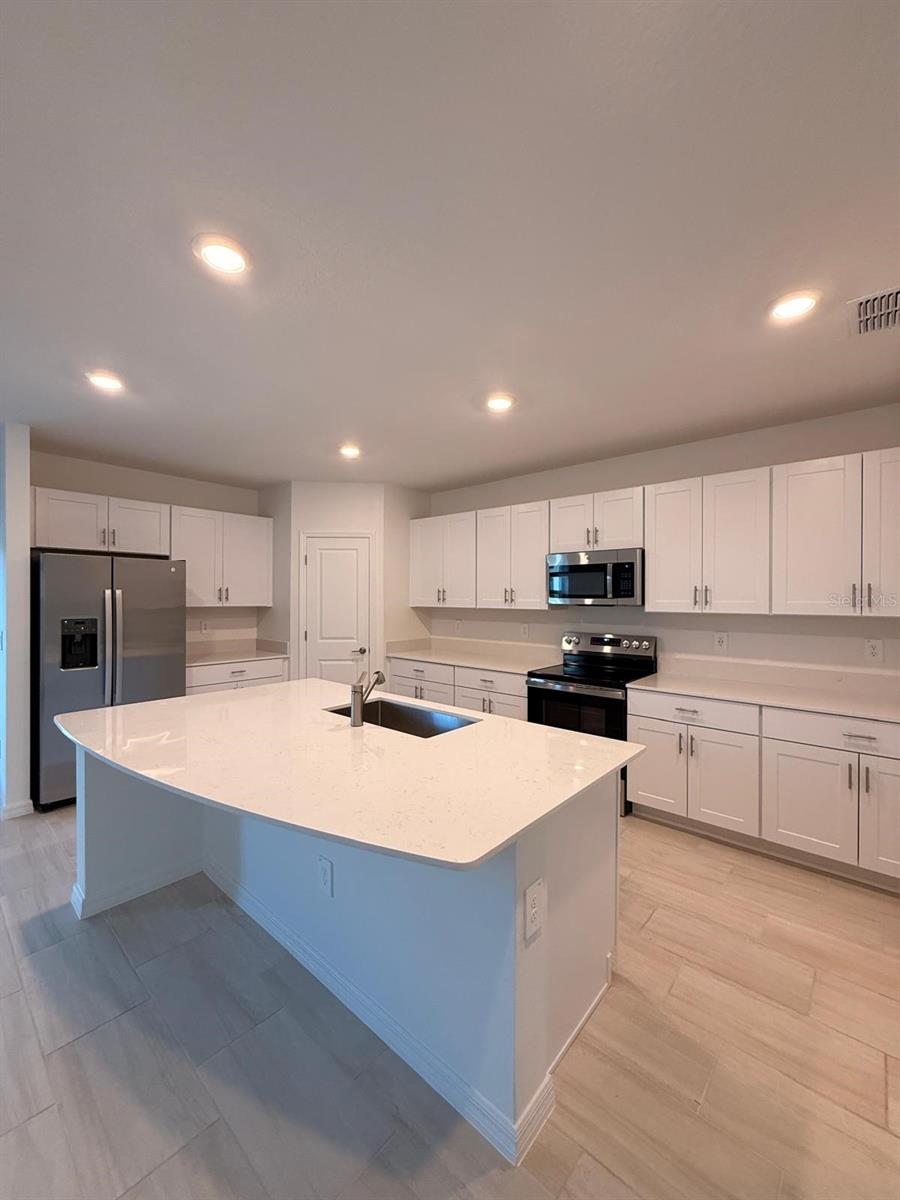 Image 5 of 27 For 17602 Pleasantview Boulevard