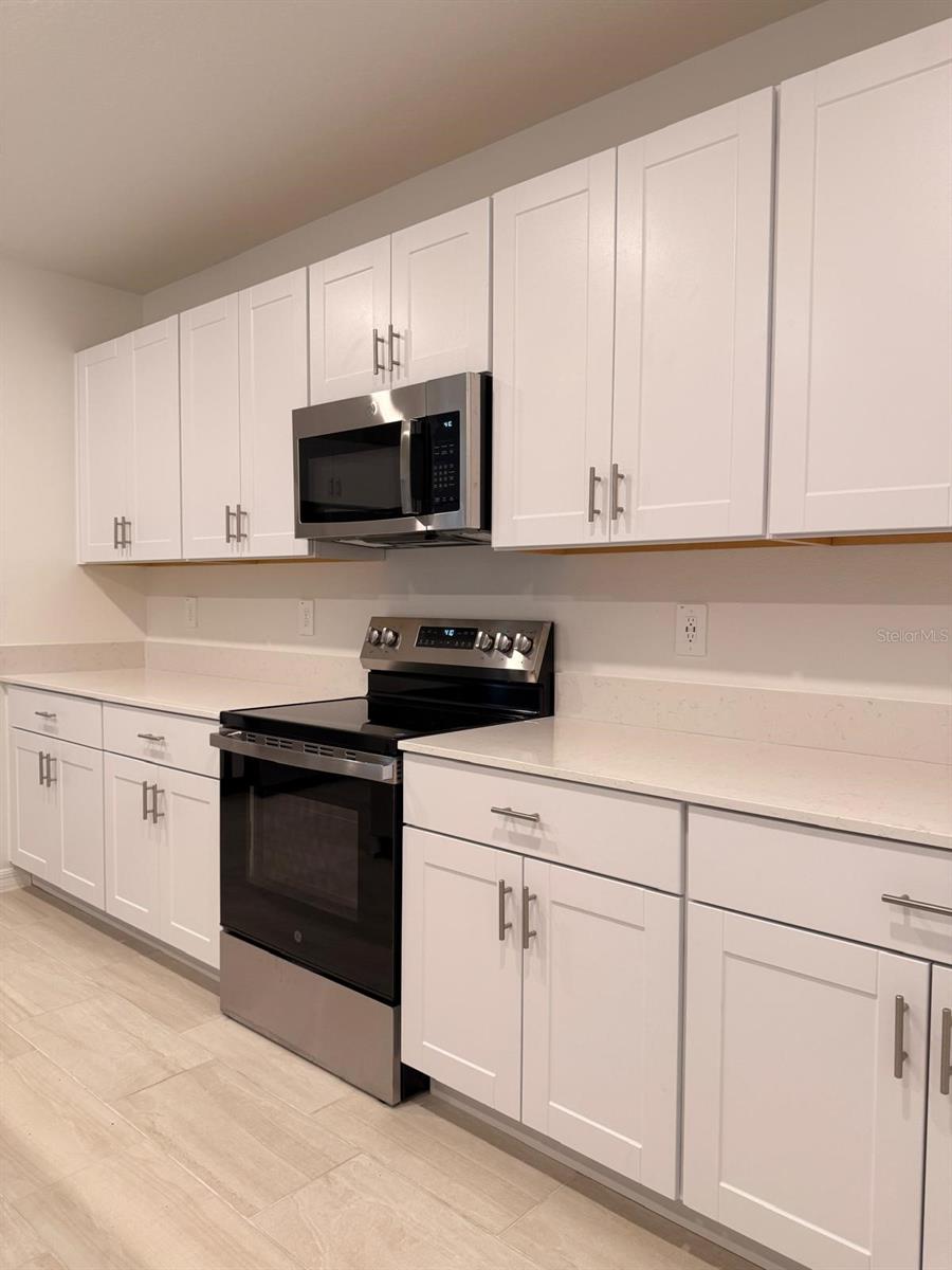 Image 6 of 27 For 17602 Pleasantview Boulevard