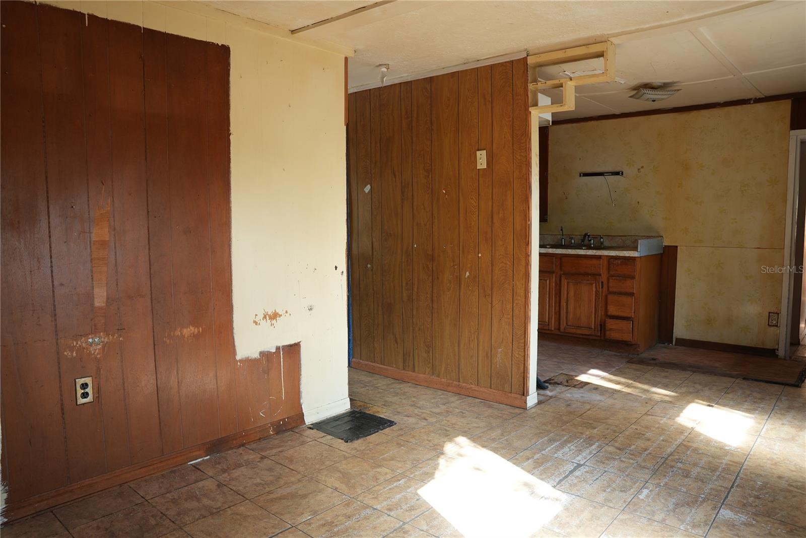 Image 9 of 18 For 413 Observatory Drive