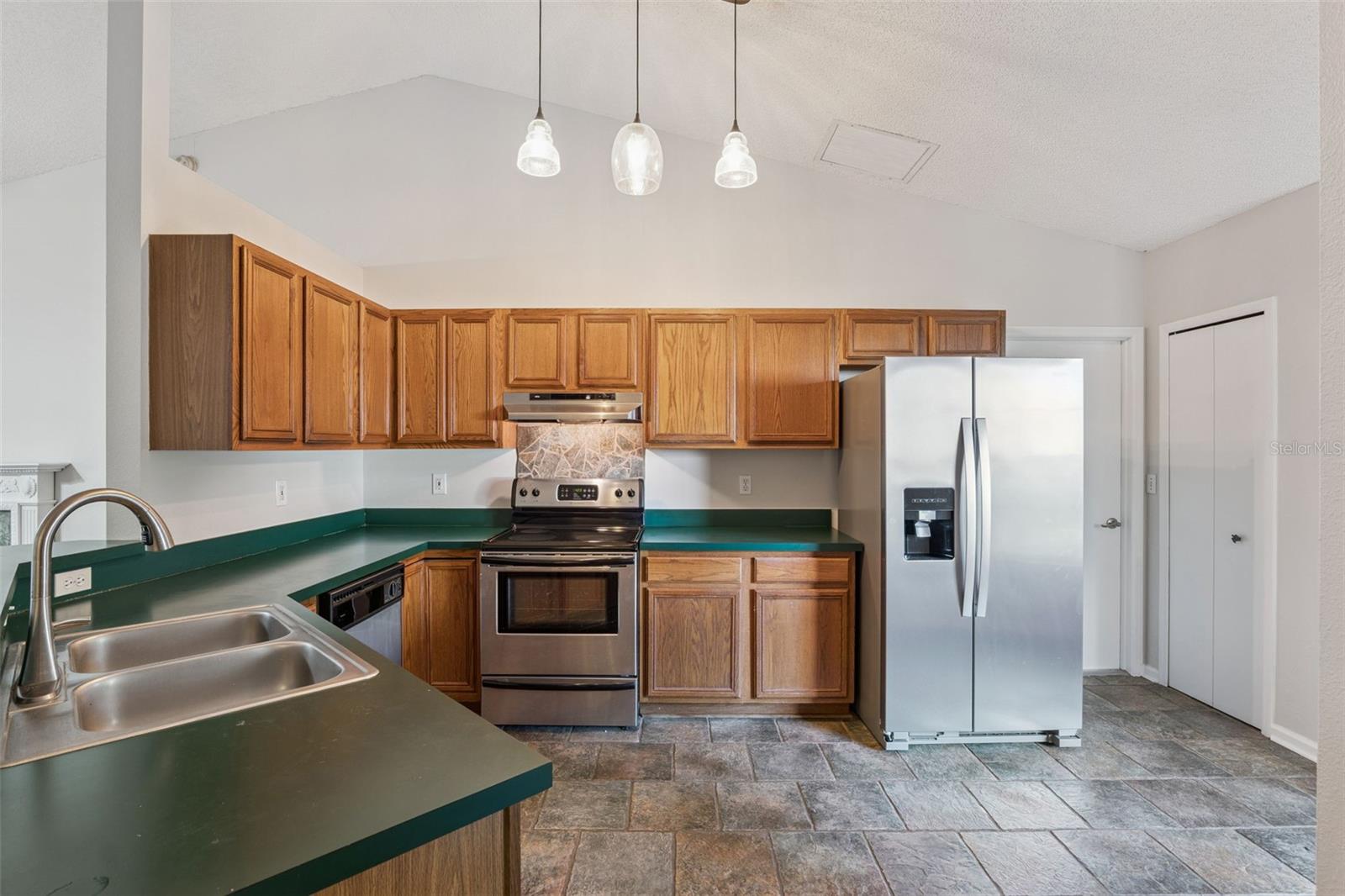 Image 12 of 34 For 192 Kelly Circle