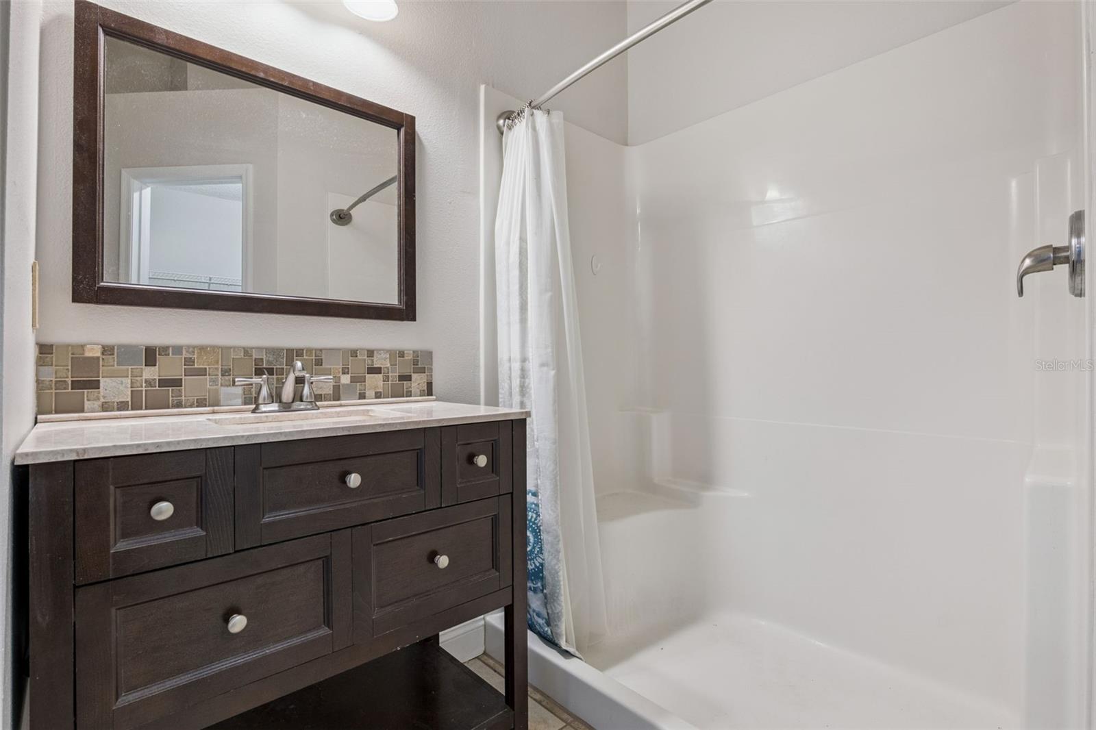 Image 19 of 34 For 192 Kelly Circle