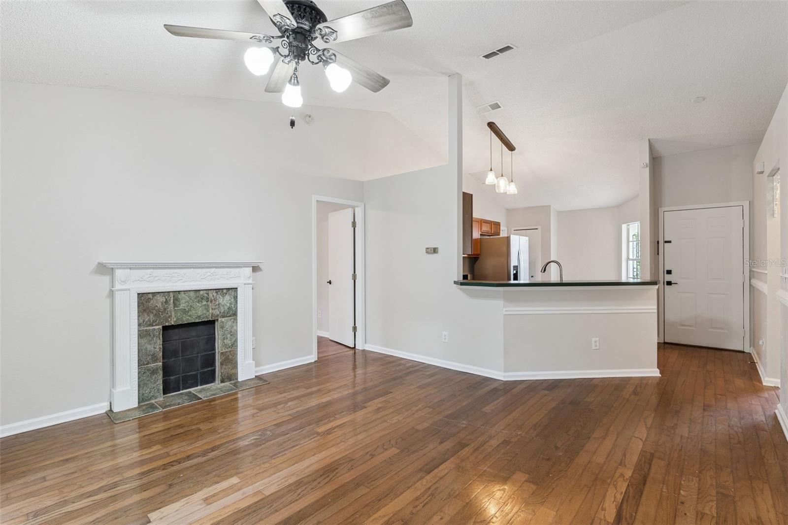 Image 7 of 34 For 192 Kelly Circle