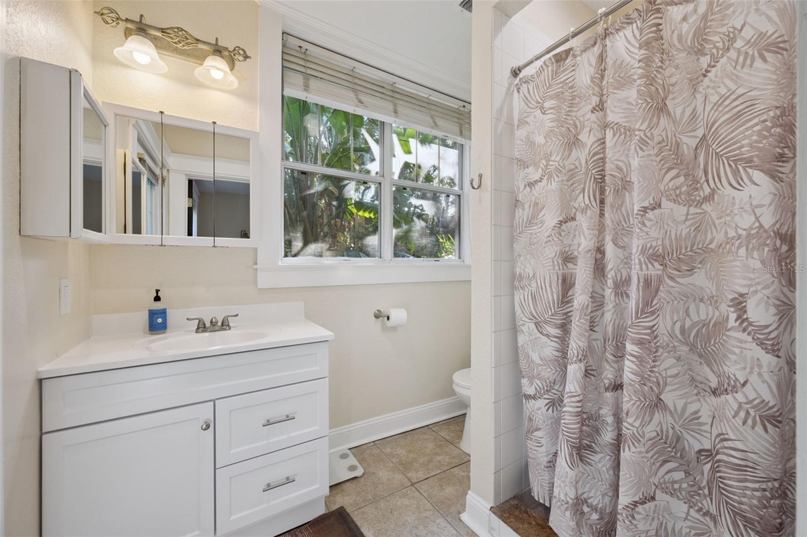 Image 11 of 33 For 612 Anderson Street