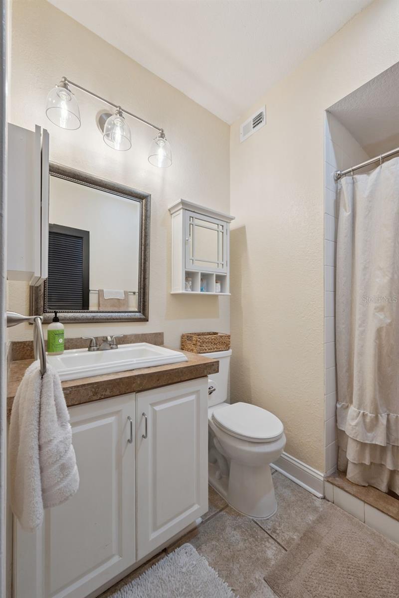 Image 14 of 33 For 612 Anderson Street