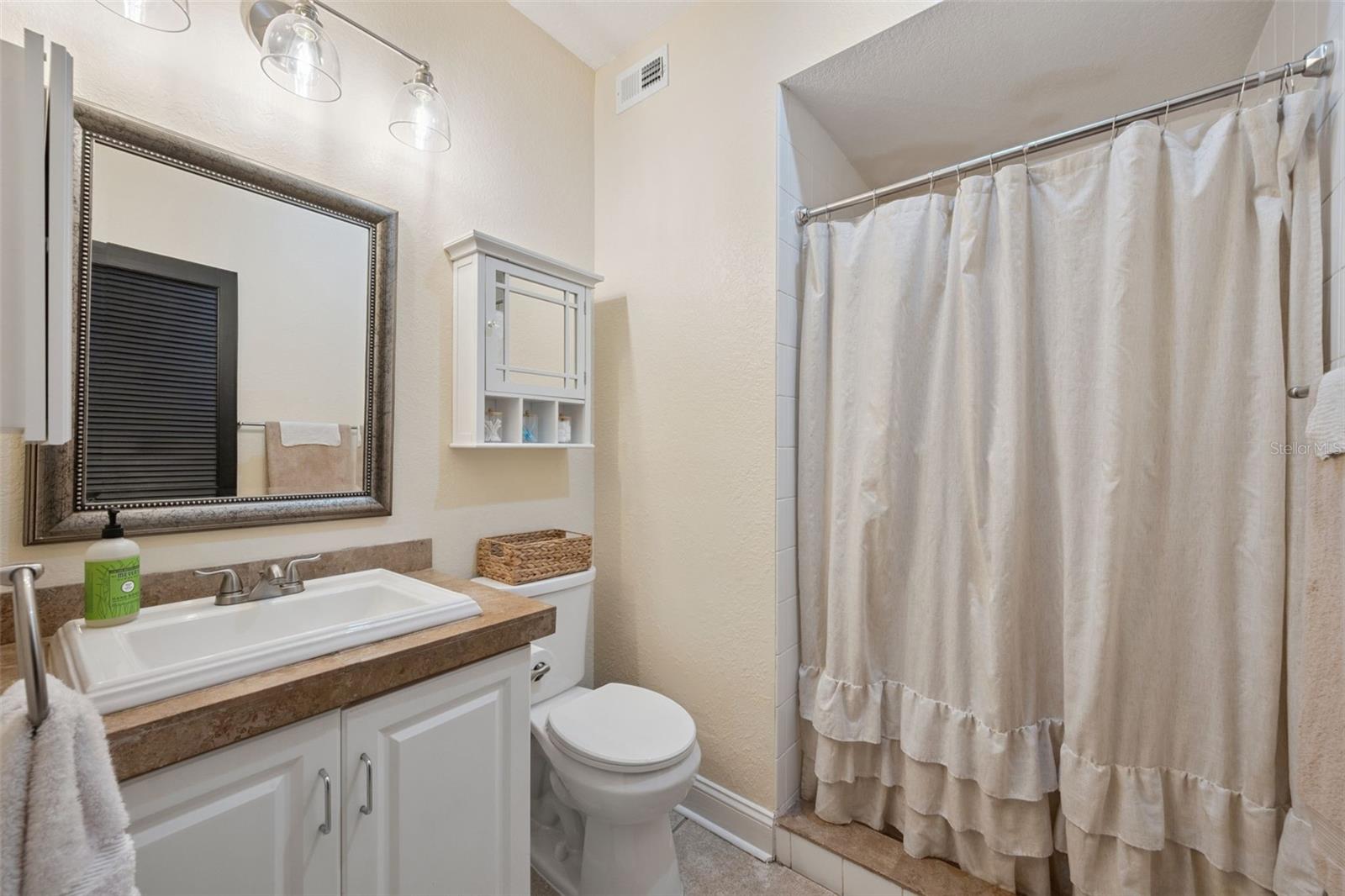 Image 15 of 33 For 612 Anderson Street