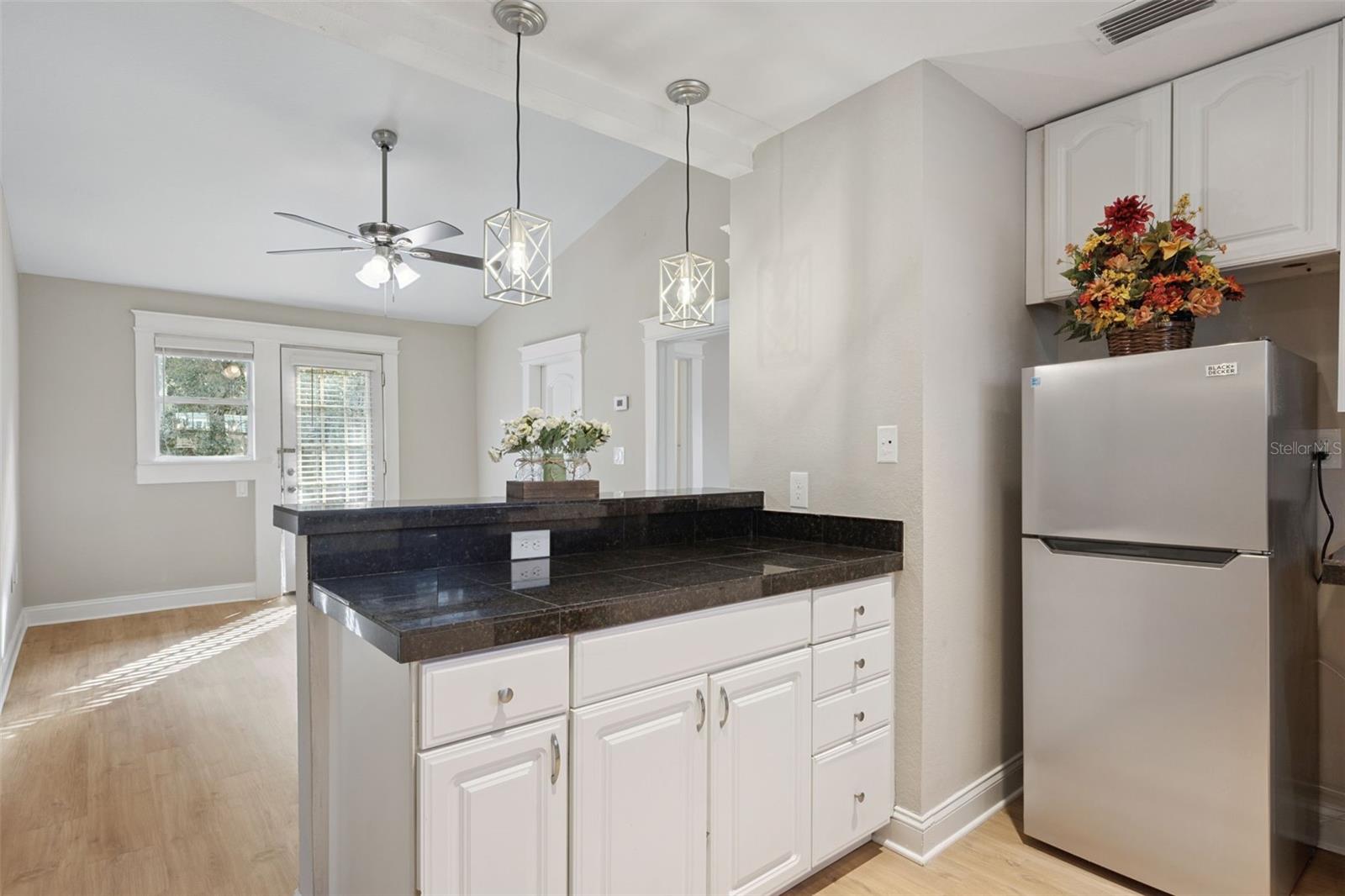 Image 22 of 33 For 612 Anderson Street