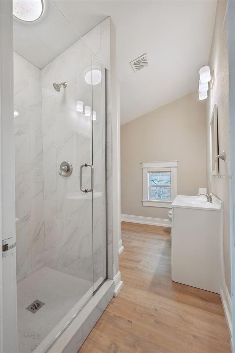 Image 25 of 33 For 612 Anderson Street