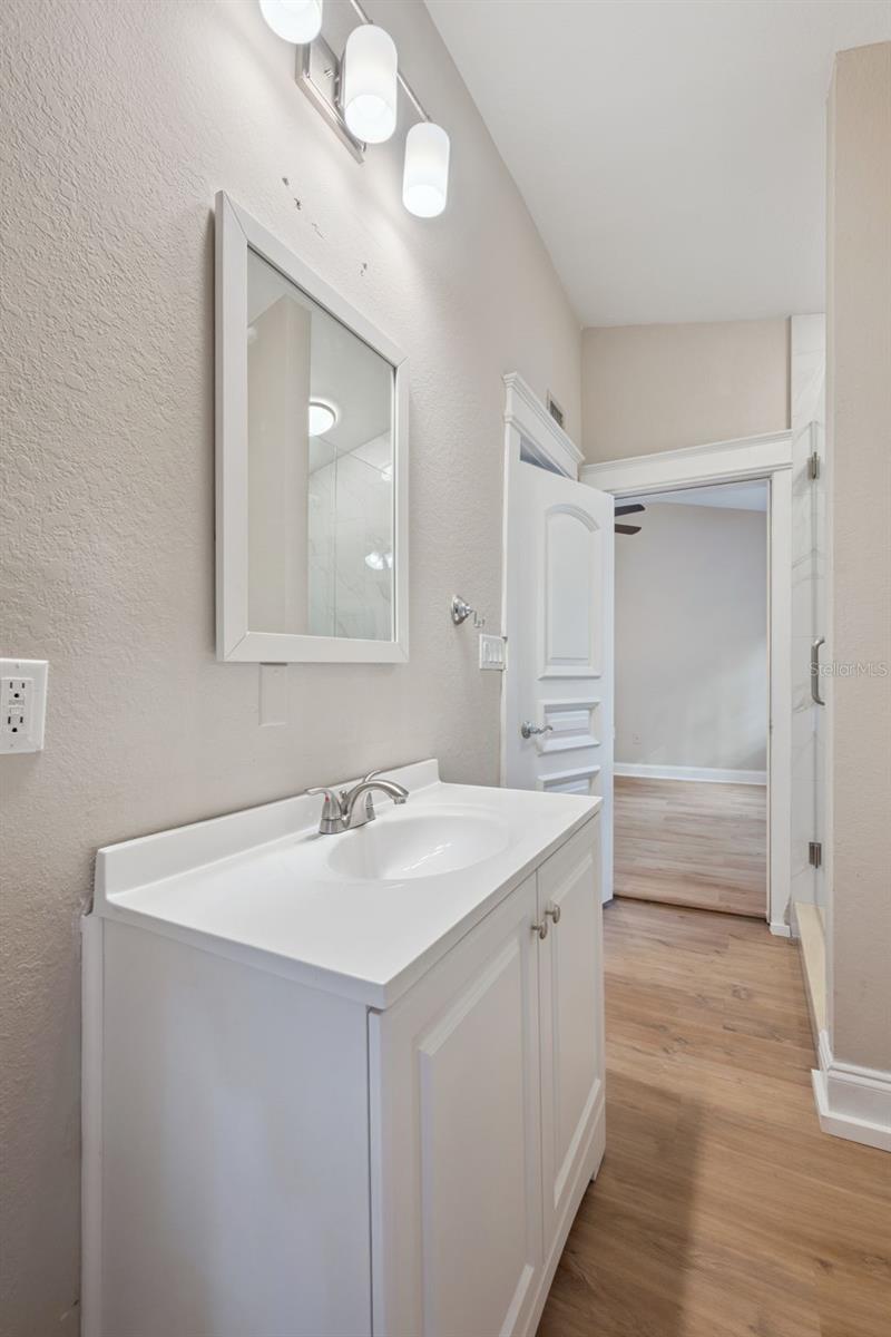 Image 26 of 33 For 612 Anderson Street