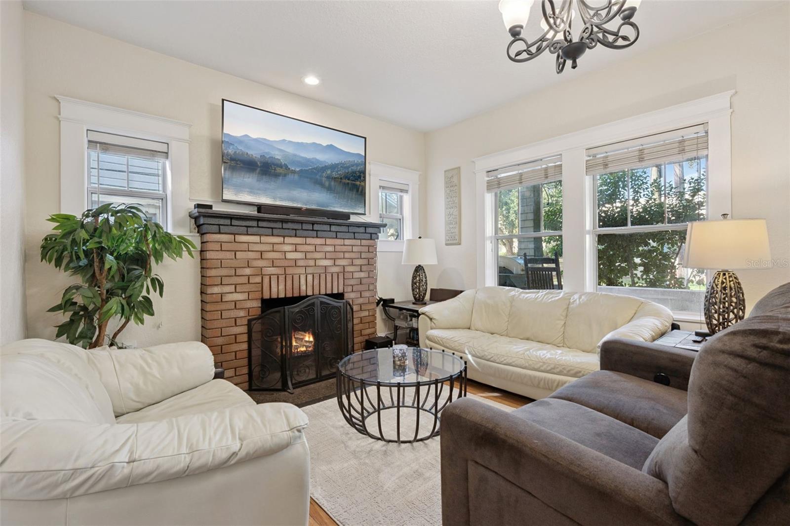 Image 6 of 33 For 612 Anderson Street