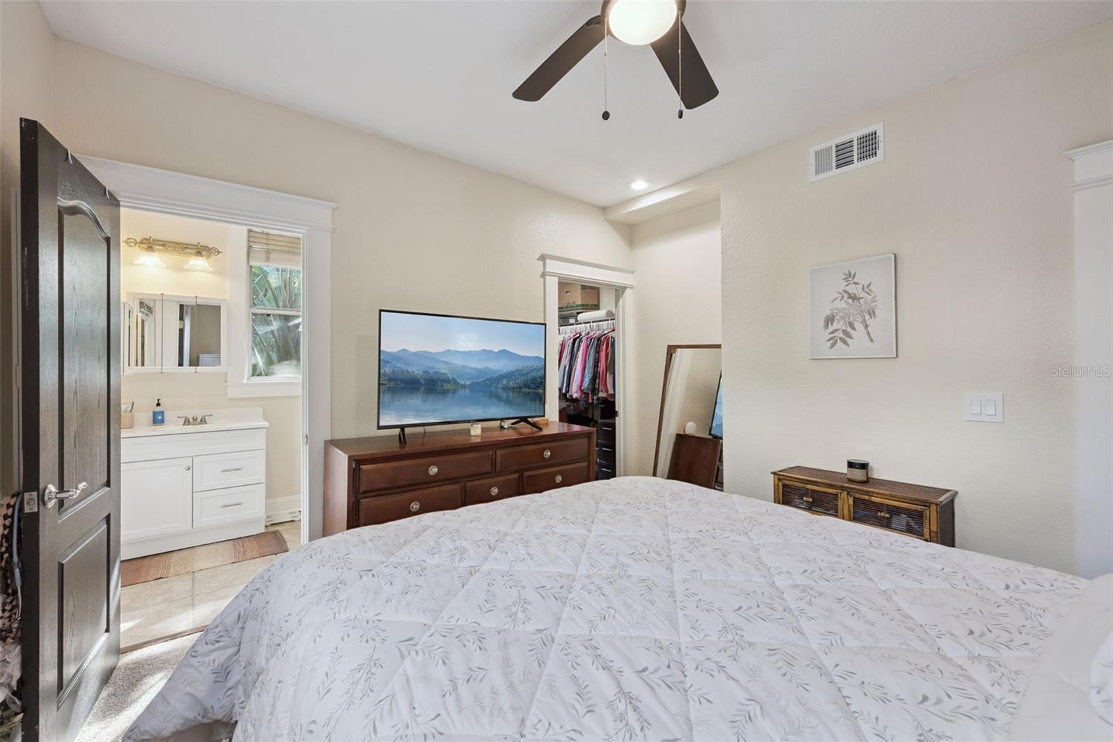 Image 9 of 33 For 612 Anderson Street