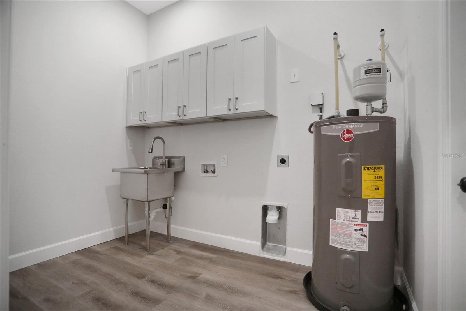 Image 25 of 46 For 6474 Taylor Court