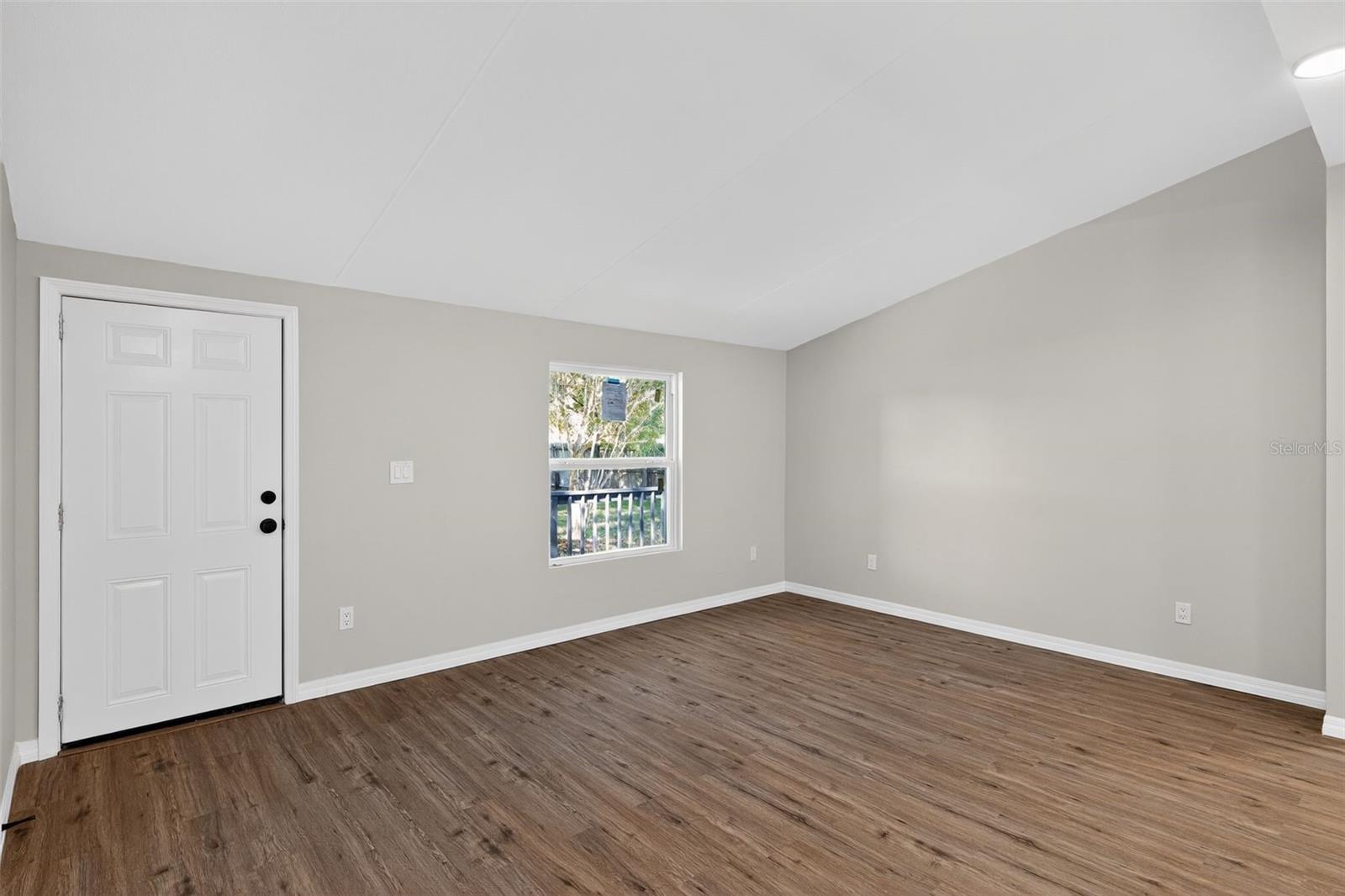 Image 10 of 30 For 749 Saddlewood Boulevard