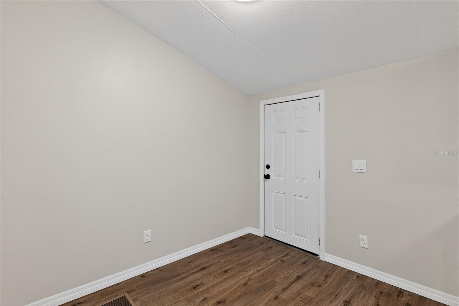 Image 11 of 30 For 749 Saddlewood Boulevard