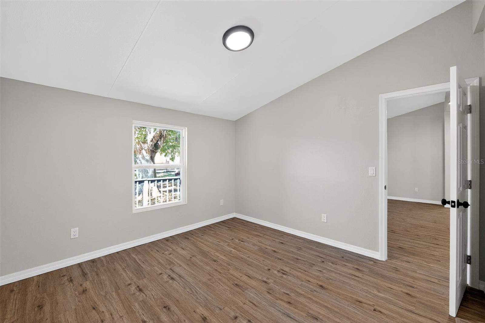 Image 13 of 30 For 749 Saddlewood Boulevard