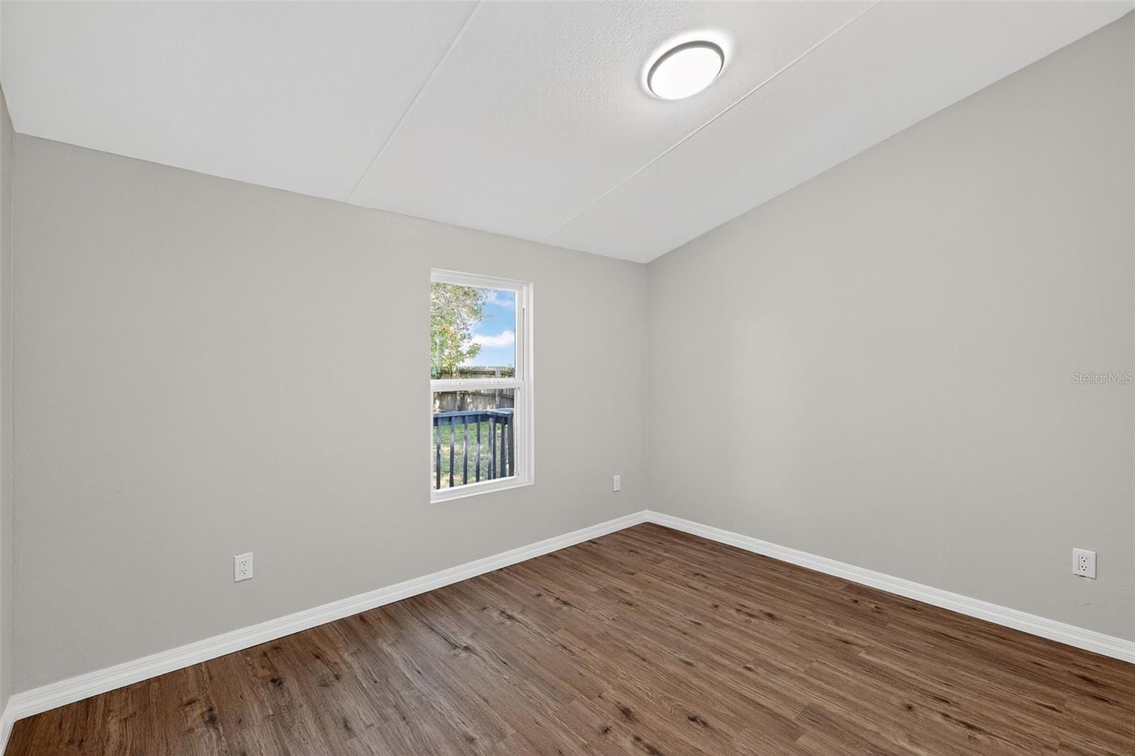 Image 15 of 30 For 749 Saddlewood Boulevard