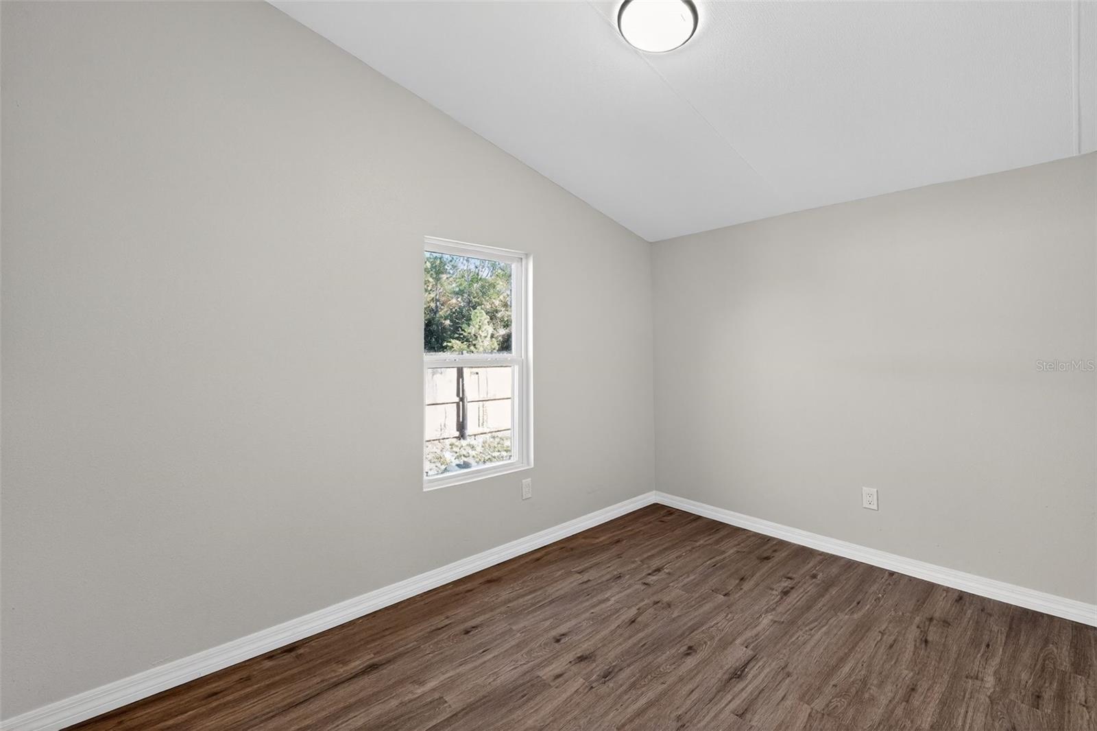 Image 16 of 30 For 749 Saddlewood Boulevard