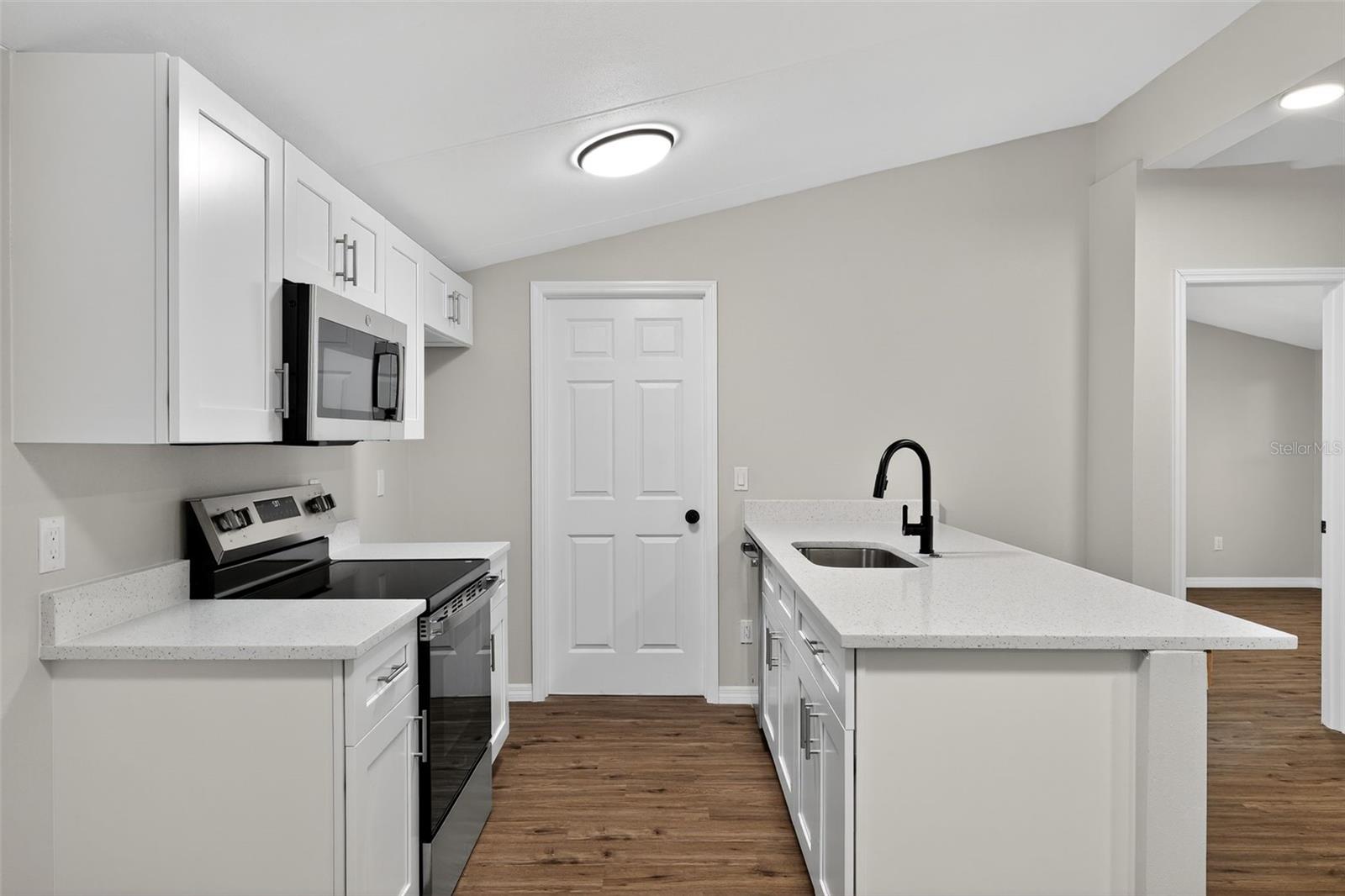 Image 4 of 30 For 749 Saddlewood Boulevard