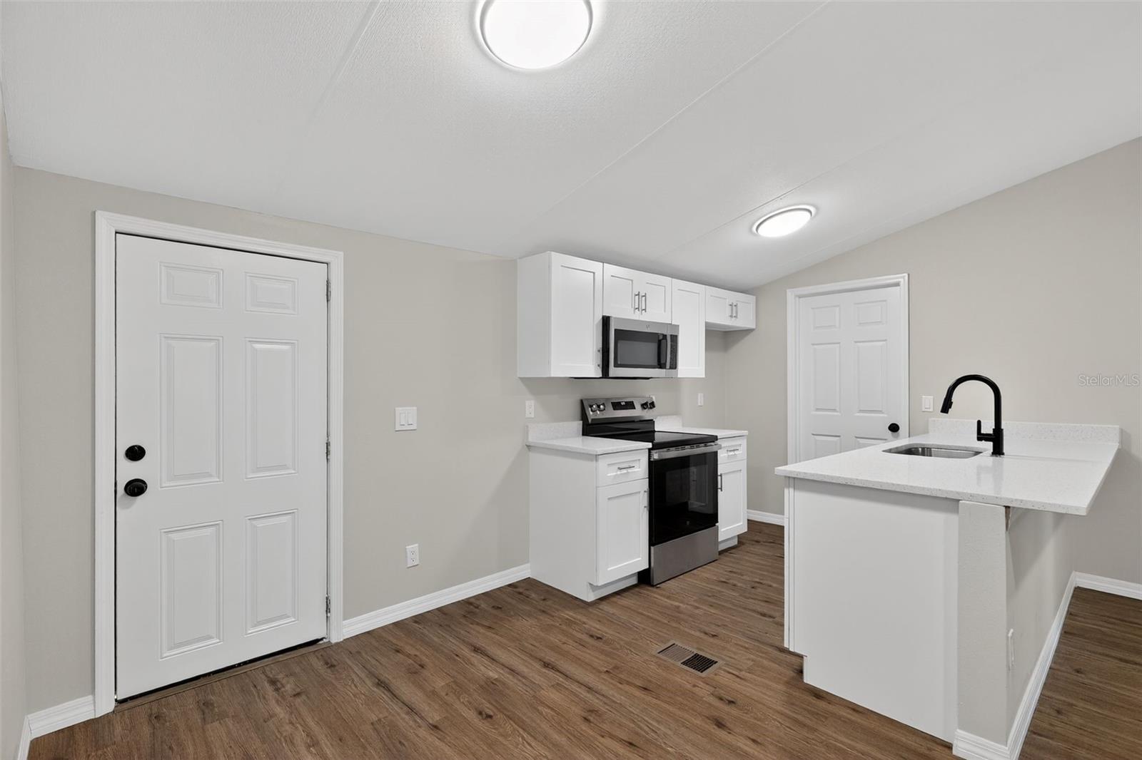 Image 8 of 30 For 749 Saddlewood Boulevard