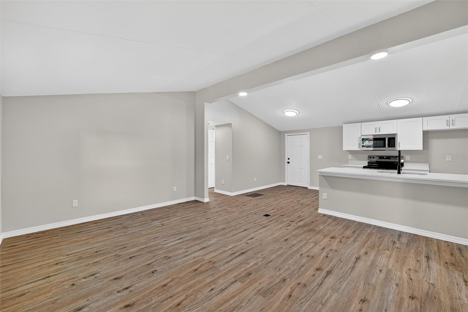 Image 9 of 30 For 749 Saddlewood Boulevard