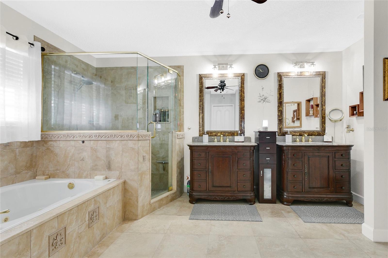 Image 17 of 36 For 1402 Waukon Circle