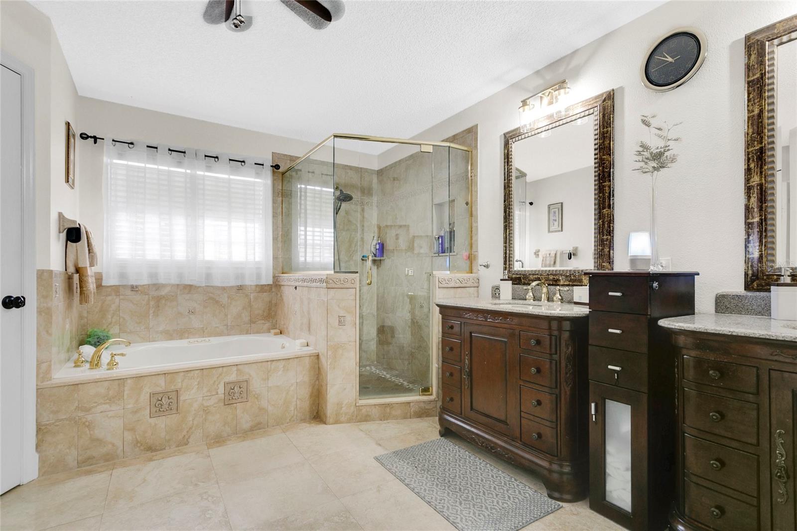 Image 18 of 36 For 1402 Waukon Circle