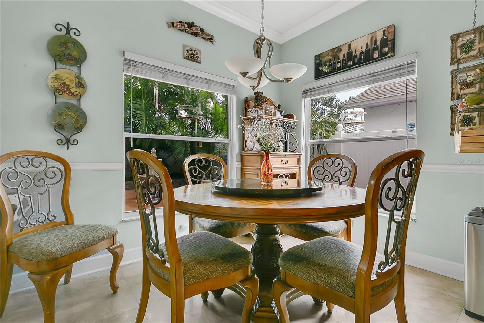 Image 21 of 36 For 1402 Waukon Circle