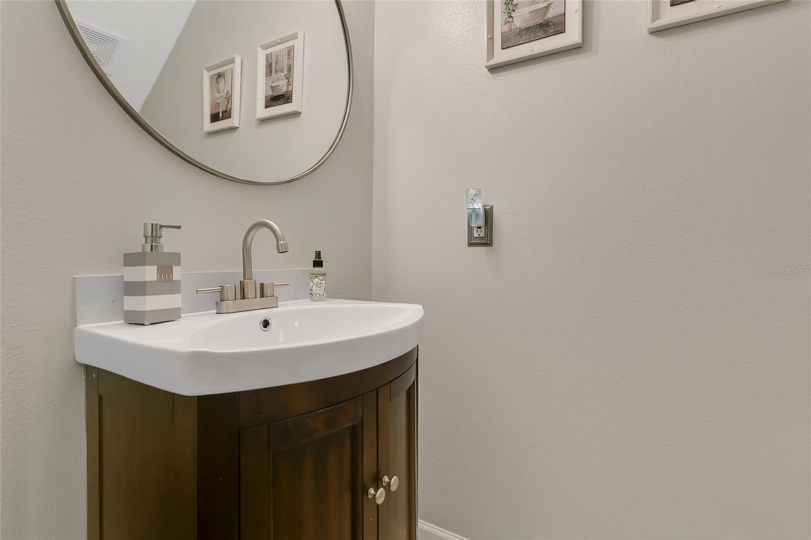 Image 22 of 36 For 1402 Waukon Circle