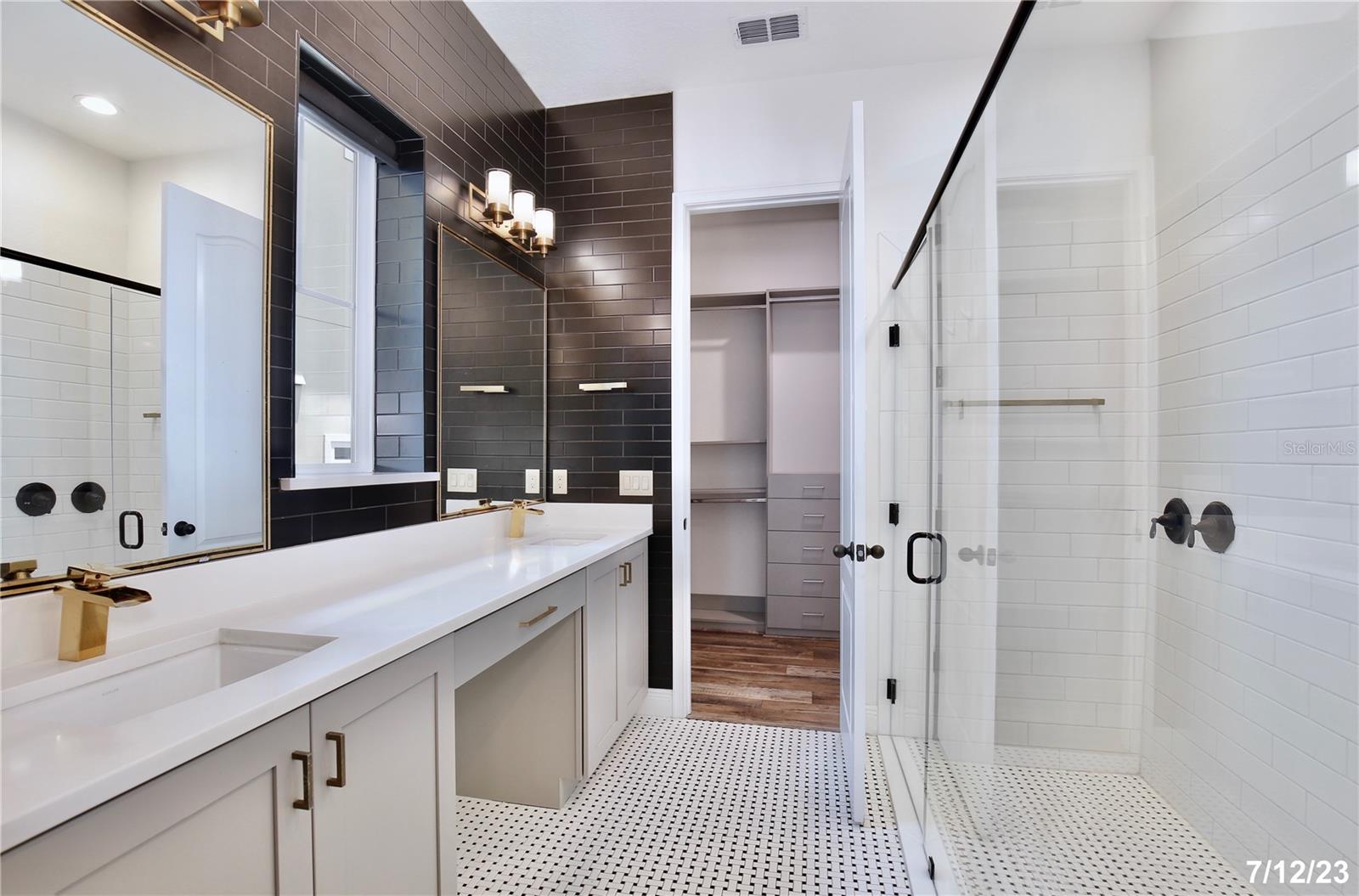 Image 12 of 33 For 13364 Stoddart Avenue