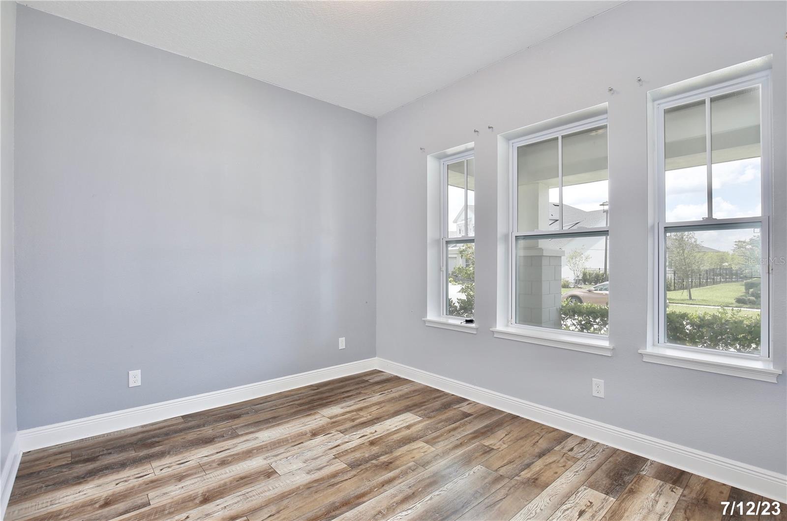 Image 13 of 33 For 13364 Stoddart Avenue