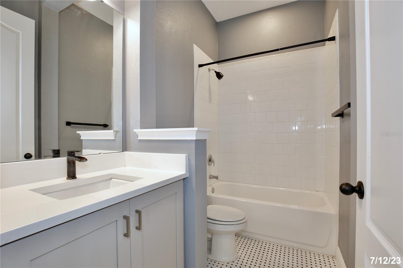 Image 15 of 33 For 13364 Stoddart Avenue