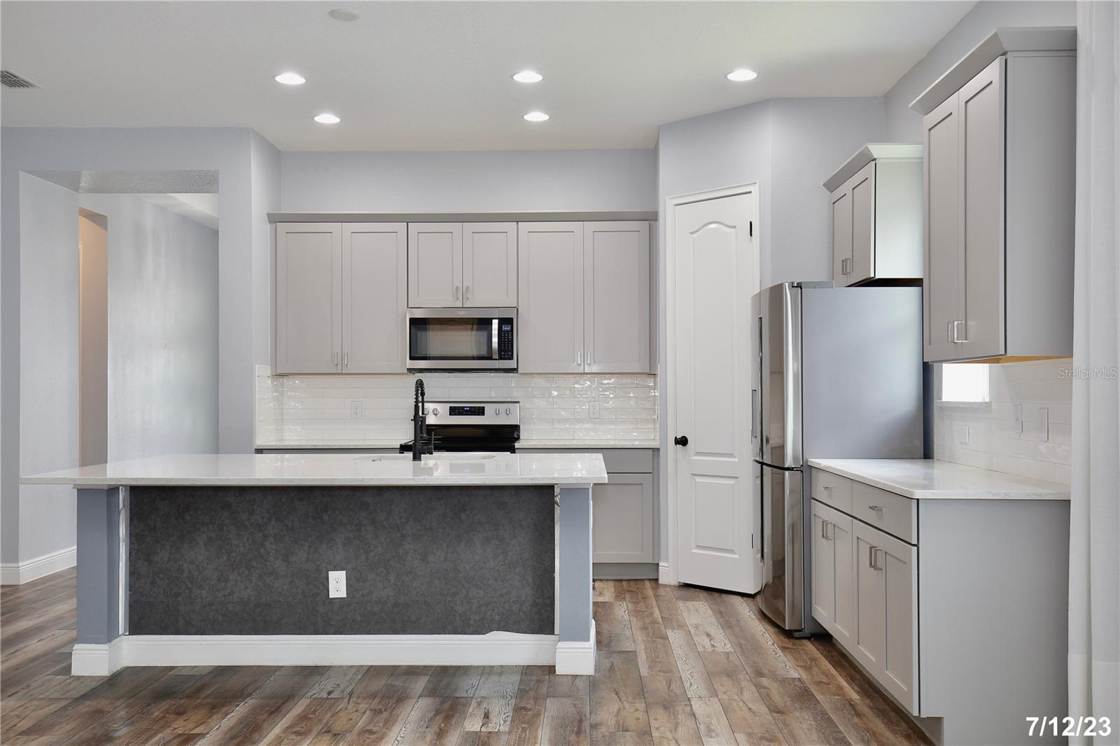 Image 6 of 33 For 13364 Stoddart Avenue